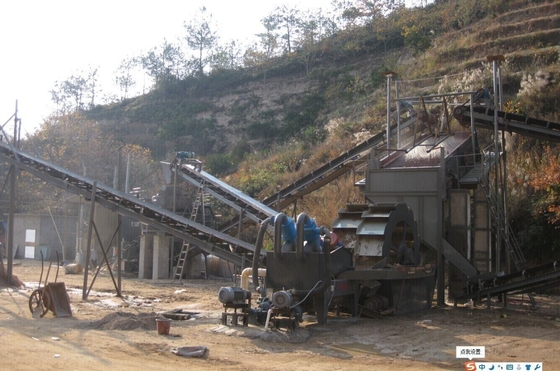 L'usine de ligne de concassage de mâchoires standard pour la production d'agrégats de pierre minière sur le marché