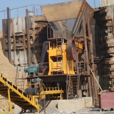 Cruseuseuse à mâchoires de minerai de pétrole avec sortie d'écran vibrant Taille 100-300 mm et performance