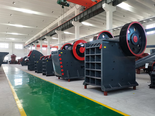 Demande personnalisée PE1200*1500 broyeur à mâchoires Broyeur de pierre Puissance du moteur 180-220kw