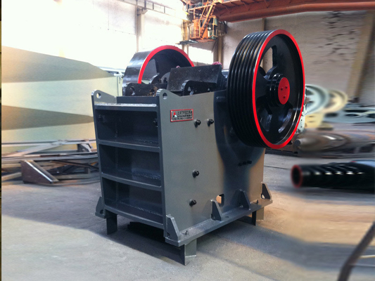 Crusher grossier Crusher à mâchoires avec un degré de concassage élevé et une taille de particule finie de 5 mm à 20 mm
