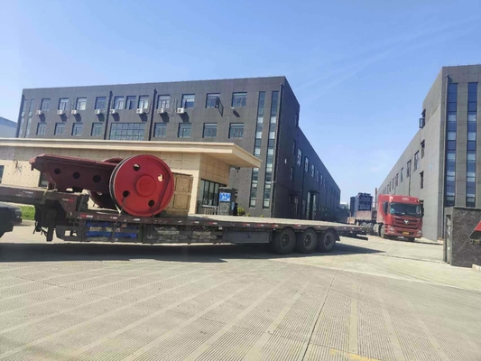 Broyeur à mâchoires pour une installation facile et un broyage professionnel dans l'industrie de la construction