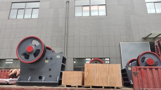 Machines de concassage de mâchoires primaires personnalisation sur demande personnalisée type de moteur moteur à courant alternatif