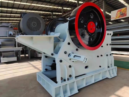PEC106 Broyeur à mâchoires pour matériaux de sable 100 tph Capacité et performance