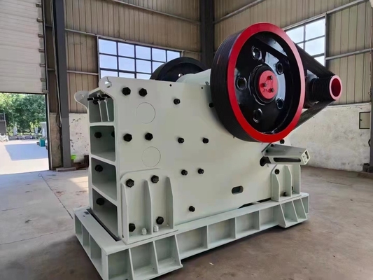 Machine de concassage de mâchoires pour les matériaux de sable dans la pierre agglomérée roche granite calcaire