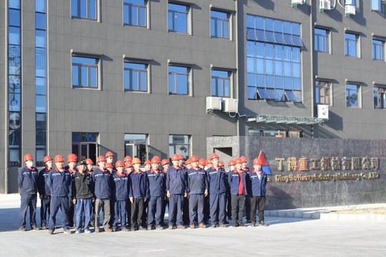 Fabrication d'une usine de concassage de mâchoires de grande capacité avec un service après-vente d'un an 610-1510 tph
