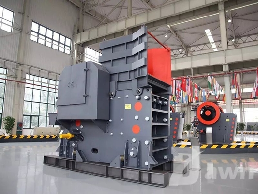 Fabrication d'une usine de concassage de mâchoires de grande capacité avec un service après-vente d'un an 610-1510 tph