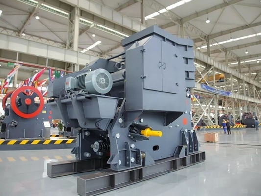 Fabrication d'une usine de concassage de mâchoires de grande capacité avec un service après-vente d'un an 610-1510 tph