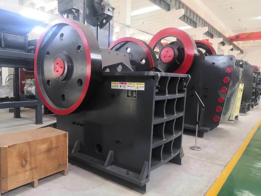 600*900mm taille d'entrée Crusher à mâchoires de calcaire avec une capacité de 5-800 tph