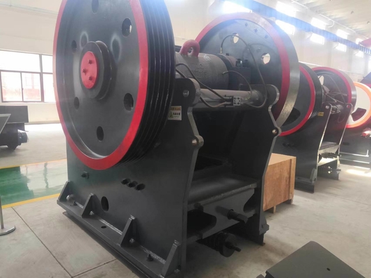 600*900mm taille d'entrée Crusher à mâchoires de calcaire avec une capacité de 5-800 tph