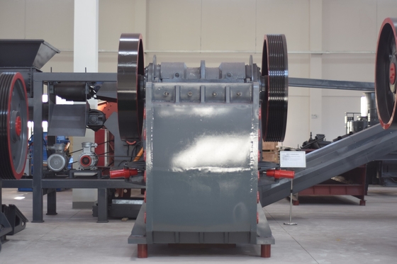 Le moteur est équipé d'un moteur à courant alternatif.