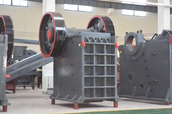PE600*900 Broyeur à mâchoires pour minerai 90-500tph Capacité Haute efficacité
