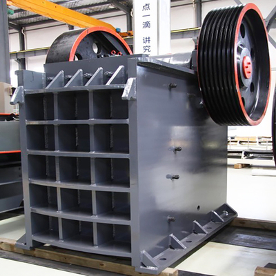 Broyeur à mâchoires de pierre/minerai incorporant moteur à courant alternatif et technologie avancée