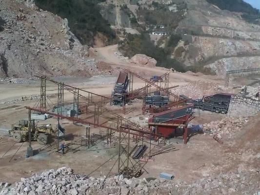 Puissance du moteur 55-75kw station de concassage de mâchoires pour le béton calcaire concasseur de granit de basalte