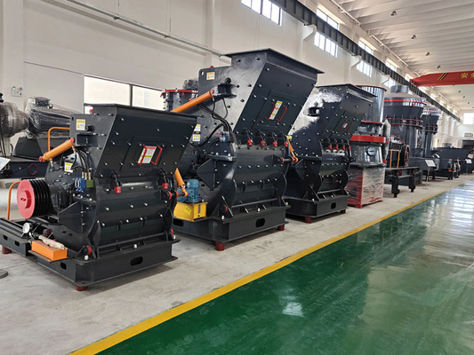 Sous l'orientation technique compétitif 10-100tph Minerai Machine de broyage de broyeur à marteaux