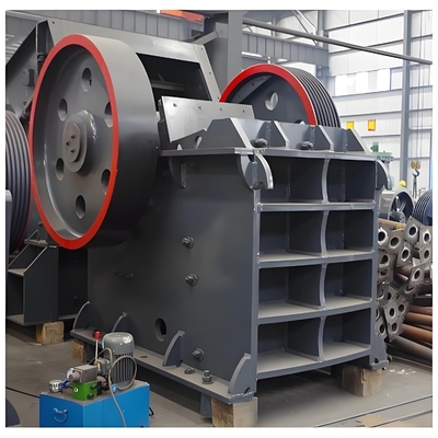 Concasseur de pierre pour minerai de minerai Machines de concassage de mâchoires Pec avec une puissance de moteur de 90 à 400 kW