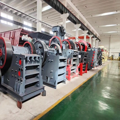 Concasseur de pierre pour minerai de minerai Machines de concassage de mâchoires Pec avec une puissance de moteur de 90 à 400 kW