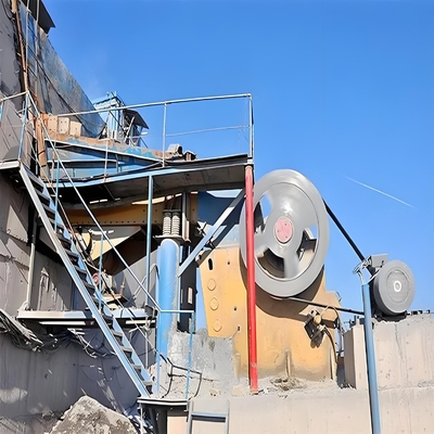 Cruseuseuse à mâchoires de minerai de pétrole avec sortie d'écran vibrant Taille 100-300 mm et performance