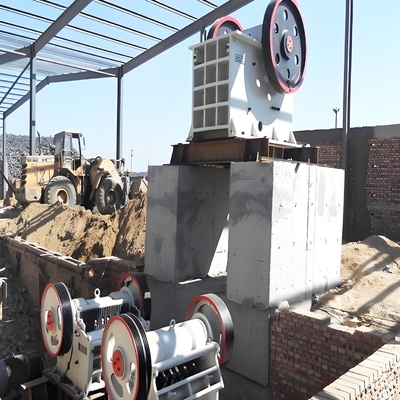 La machine de concassage de pierre de carrière est utilisée pour le concassage des mâchoires.