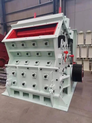 PF1315 concasseur d'impact avec demande personnalisée et taille d'entrée 300-700 mm