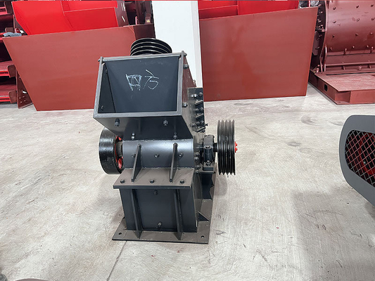 PC400*300 Broyeur à marteaux pour les installations de concassage de minerai et de mines sous direction technique