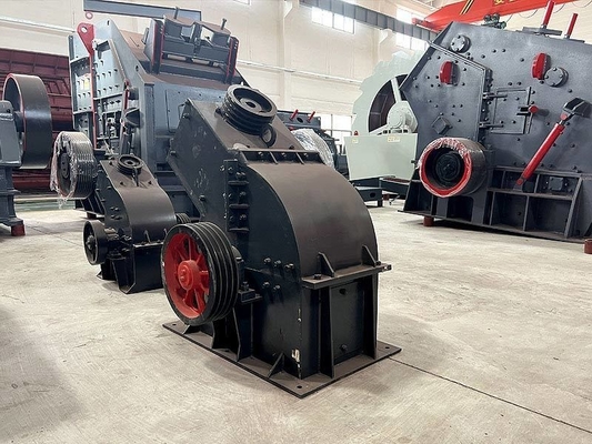PC400*300 Broyeur à marteaux pour les installations de concassage de minerai et de mines sous direction technique