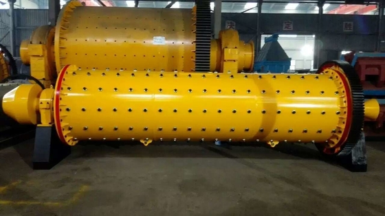 Ingénieur affecté au moulin de broyage à billes de minerai de 10 à 100 tonnes par heure avec une vitesse de rotation de 18 à 37 kW