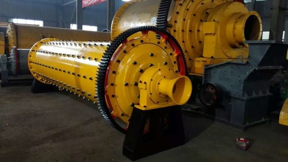 Ingénieur affecté au moulin de broyage à billes de minerai de 10 à 100 tonnes par heure avec une vitesse de rotation de 18 à 37 kW