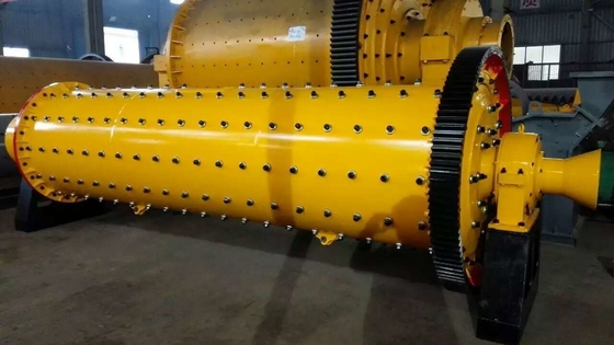 Ingénieur affecté au moulin de broyage à billes de minerai de 10 à 100 tonnes par heure avec une vitesse de rotation de 18 à 37 kW